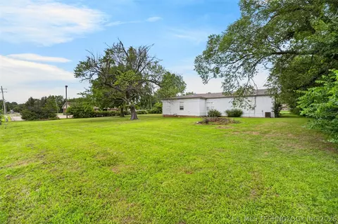 Exterior - 1417 E Oak St, Cushing, OK 74023 photo 4 of 5