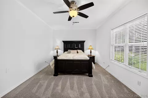 Bedroom - 1417 E Oak St, Cushing, OK 74023 photo 3 of 6