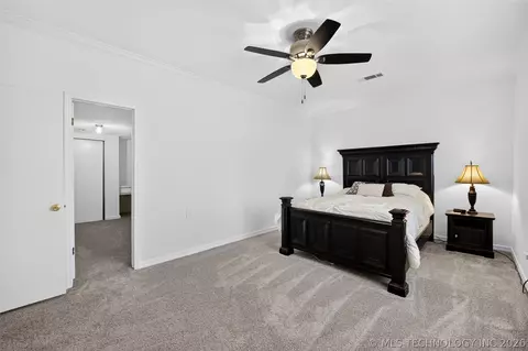 Bedroom - 1417 E Oak St, Cushing, OK 74023 photo 2 of 6