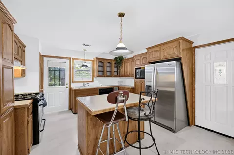 Kitchen - 1417 E Oak St, Cushing, OK 74023 photo 1 of 5