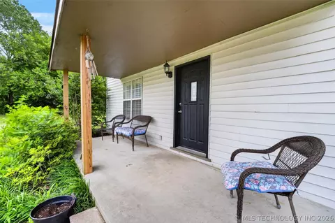 Exterior - 1417 E Oak St, Cushing, OK 74023 photo 2 of 5