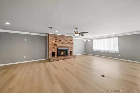 Living - 1863 E 57th Pl, Tulsa, OK 74105 photo 3 of 4