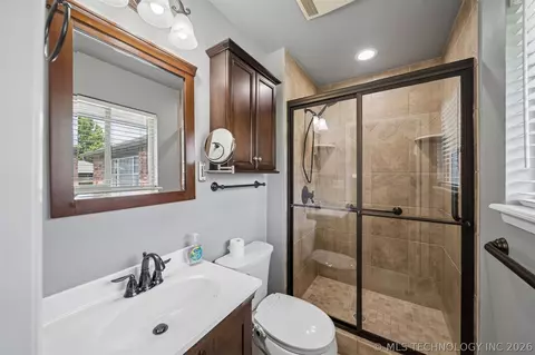 Bath - 1863 E 57th Pl, Tulsa, OK 74105 photo 2 of 2