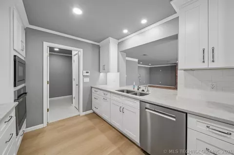 Kitchen - 1863 E 57th Pl, Tulsa, OK 74105 photo 4 of 4