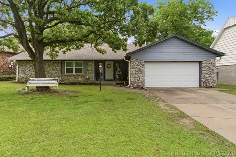 504 W 32nd Pl, Sand Springs, OK 74063