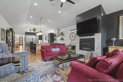 1014 E 38th Pl, Tulsa, OK 74105 photo 16
