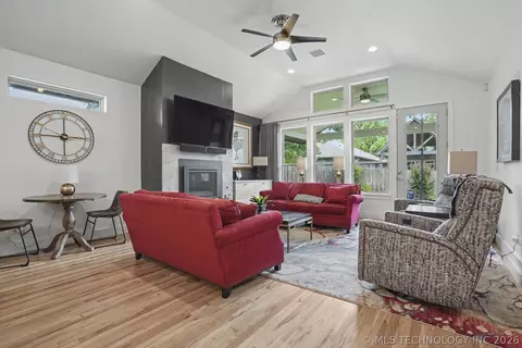 1014 E 38th Pl, Tulsa, OK 74105 photo 13