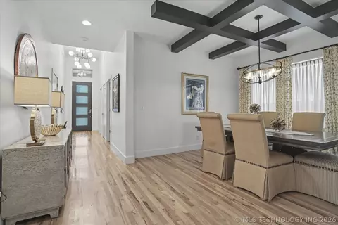 1014 E 38th Pl, Tulsa, OK 74105 photo 5