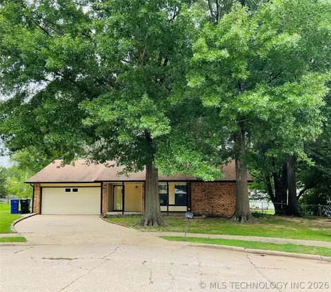 1101 W Vicksburg Pl, Broken Arrow, OK 74011