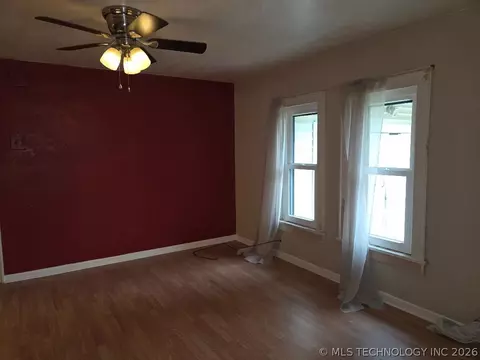 Living - 214 S 4th, Eufaula, OK 74432 photo 5 of 9