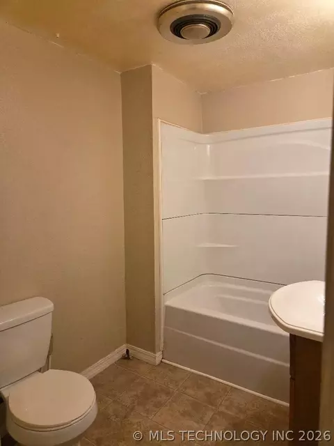 Bath - 214 S 4th, Eufaula, OK 74432 photo 2 of 2