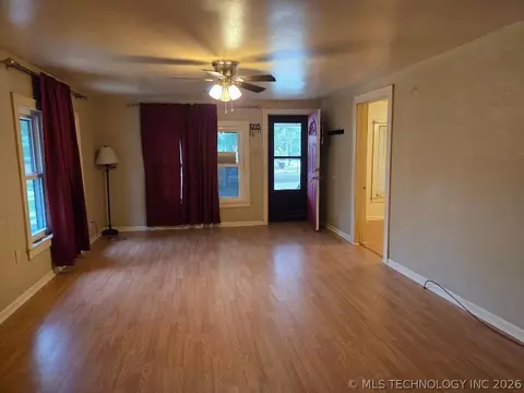 Living - 214 S 4th, Eufaula, OK 74432 photo 1 of 9