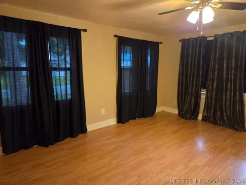 Living - 214 S 4th, Eufaula, OK 74432 photo 7 of 9
