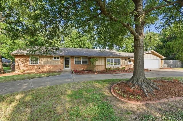 5880 S Quebec Ave E, Tulsa, OK 74135