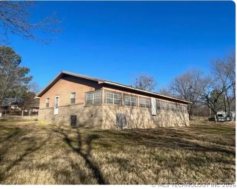 463 W 10th St, Atoka, OK 74525