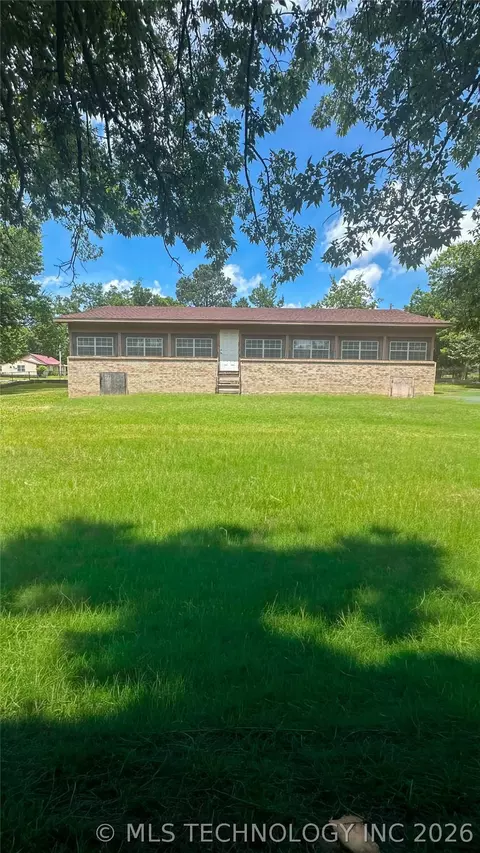 463 W 10th St, Atoka, OK 74525