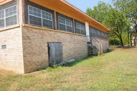463 W 10th St, Atoka, OK 74525