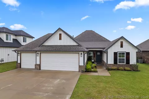 19049 E Ridge Line Rd, Catoosa, OK 74015