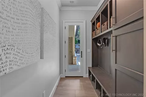 Entry Way - 6830 E 109th St, Tulsa, OK 74133 photo 5 of 8