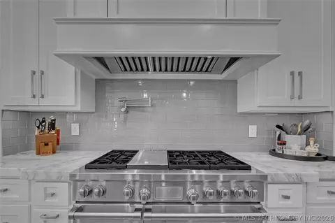 Kitchen - 6830 E 109th St, Tulsa, OK 74133 photo 4 of 4