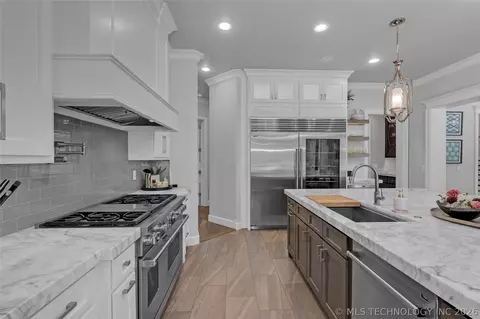 Kitchen - 6830 E 109th St, Tulsa, OK 74133 photo 3 of 4