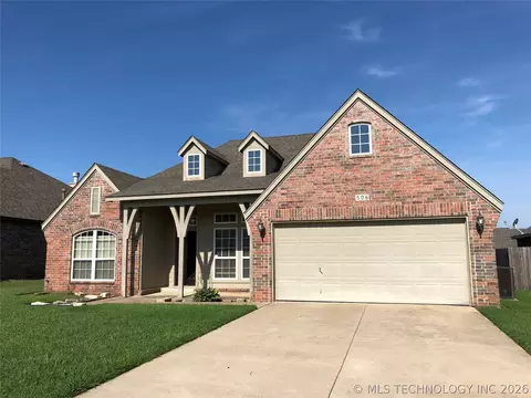 506 S 49th Ct, Broken Arrow, OK 74014