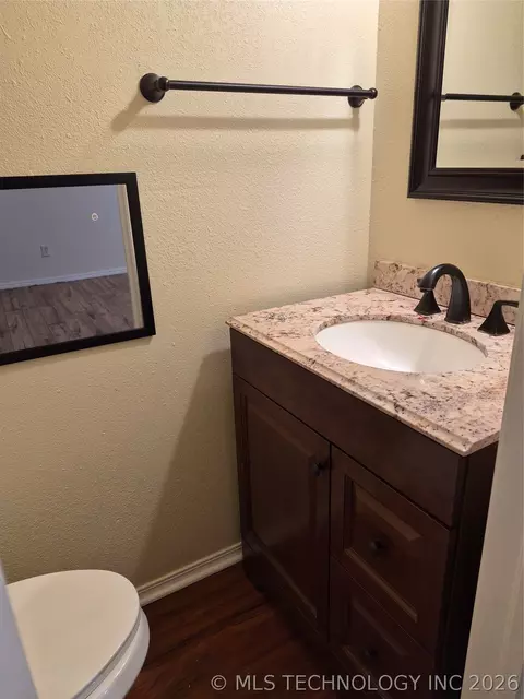 Bath - 316 NW 6th, Checotah, OK 74426 photo 3 of 3