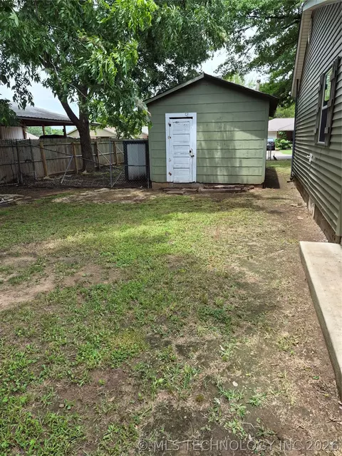 Exterior - 316 NW 6th, Checotah, OK 74426 photo 4 of 6