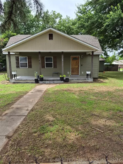 Exterior - 316 NW 6th, Checotah, OK 74426 photo 2 of 6