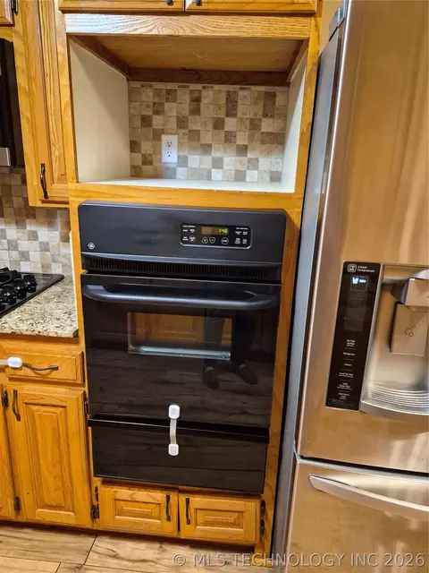 Kitchen - 316 NW 6th, Checotah, OK 74426 photo 3 of 4