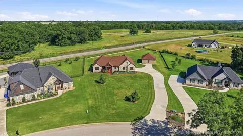15 N Wilderness Rd, Calera, OK 74730