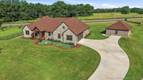15 N Wilderness Rd, Calera, OK 74730