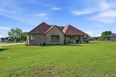 15 N Wilderness Rd, Calera, OK 74730