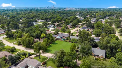 2433 E 33rd St, Tulsa, OK 74105 photo 5