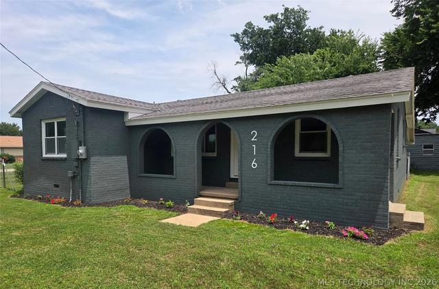 216 N Pine St, Oologah, OK 74053
