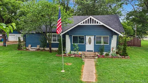 1925 W Broadway St, Collinsville, OK 74021