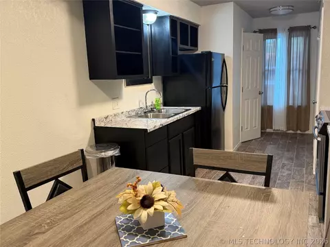 Dining - 2224 E 66th Place 1208, Tulsa, OK 74136 photo 1 of 1