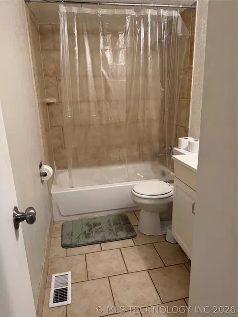 Bath - 2224 E 66th Place 1208, Tulsa, OK 74136 photo 5 of 5