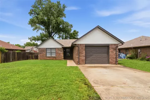 618 W 19th St W, Claremore, OK 74019
