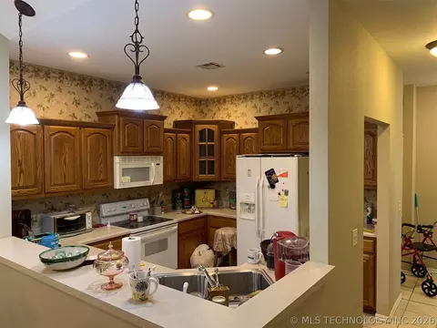 Kitchen - 8116 E 74th Ct, Tulsa, OK 74133 photo 1 of 2