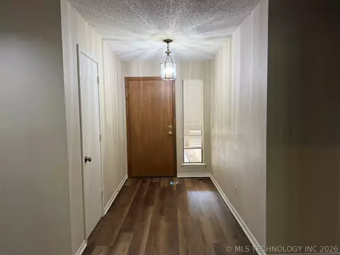 Entry Way - 5935 E 79th St, Tulsa, OK 74136 photo 2 of 4