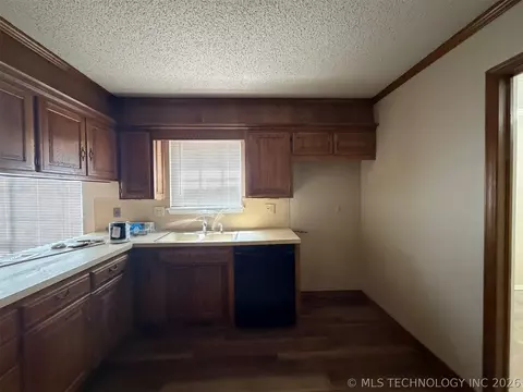 Kitchen - 5935 E 79th St, Tulsa, OK 74136 photo 1 of 6