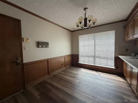 Dining - 5935 E 79th St, Tulsa, OK 74136 photo 3 of 5