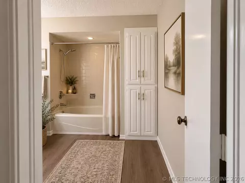Bath - 5935 E 79th St, Tulsa, OK 74136 photo 3 of 9