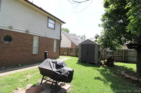 Exterior - 1261 E 136th St, Glenpool, OK 74033 photo 2 of 3