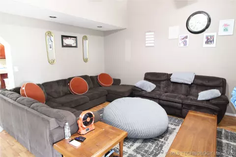 Living - 1261 E 136th St, Glenpool, OK 74033 photo 1 of 1