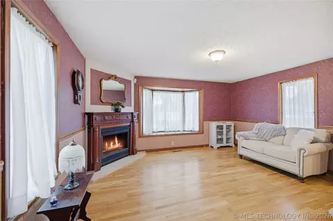 Living - 401 E Main St, Adair, OK 74330 photo 4 of 8