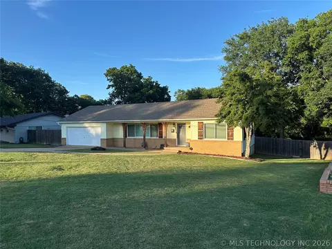 1604 Smysor Dr, Bartlesville, OK 74006