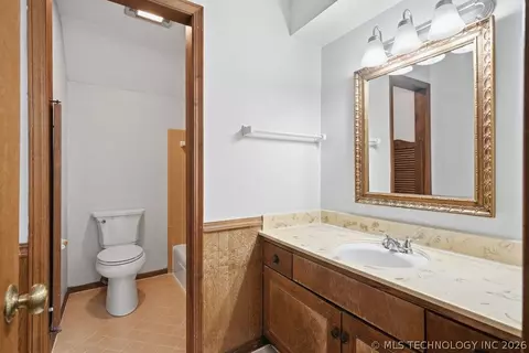 Bath - 10836 E 24th St, Tulsa, OK 74129 photo 3 of 4