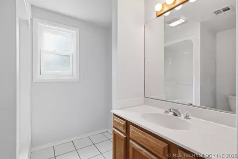 Bath - 10836 E 24th St, Tulsa, OK 74129 photo 1 of 4